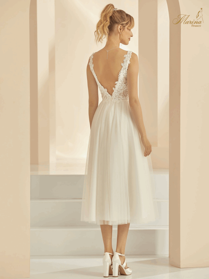ROBE COURTE BAS EN TULLE ET HAUT DENTELÉ AVEC DOS EN V