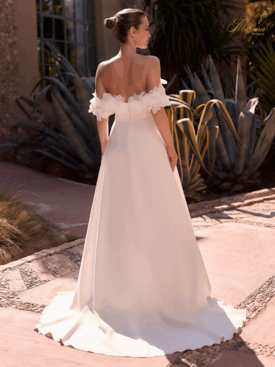 Robe satin avec col bateau a fleurs