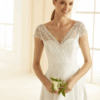 Robe courte avec haut en dentelle et bas fluide