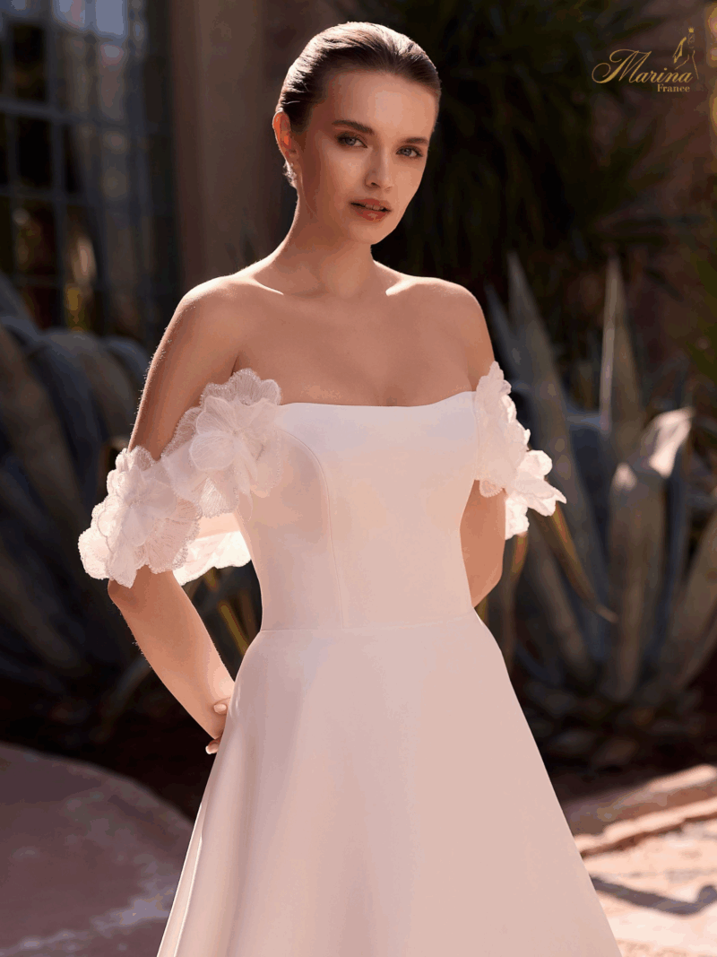 Robe satin avec col bateau a fleurs