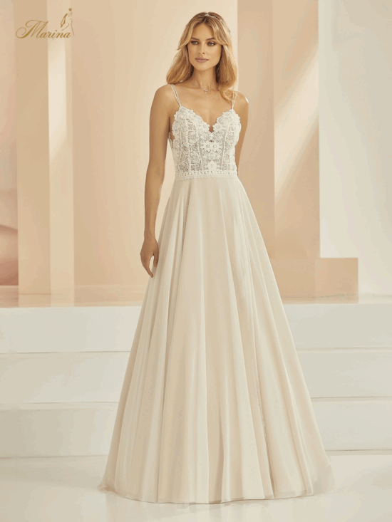 robe avec dentelle sur le haut, bretelles en ficelle et bas en tulle fluide
