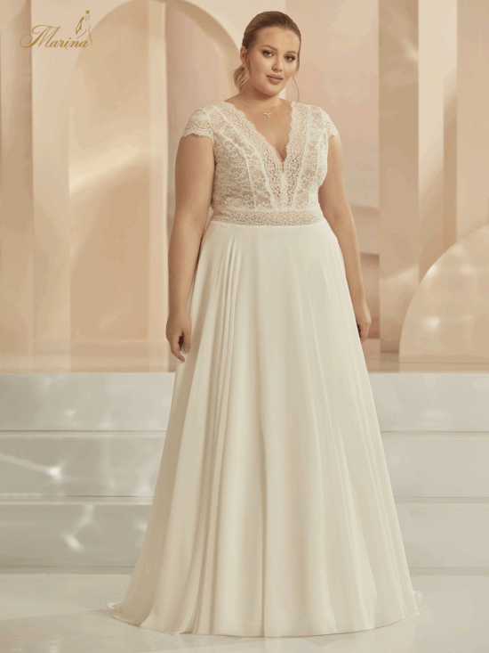 robe fluide, haut transparent avec dentelle et bas fluide, tissus crêpe.
