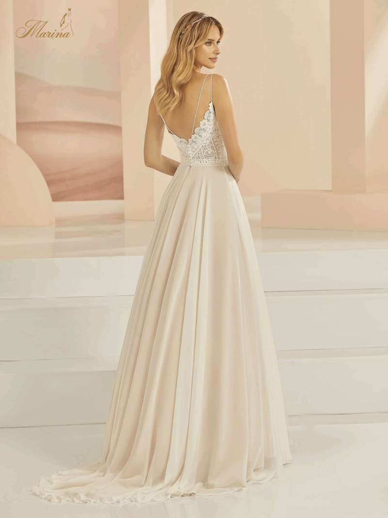 robe avec dentelle sur le haut, bretelles en ficelle et bas en tulle fluide