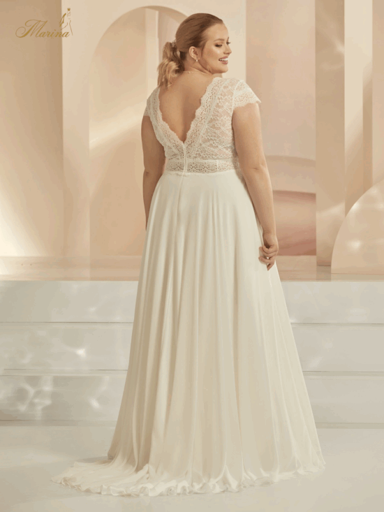 robe fluide, haut transparent avec dentelle et bas fluide, tissus crêpe.