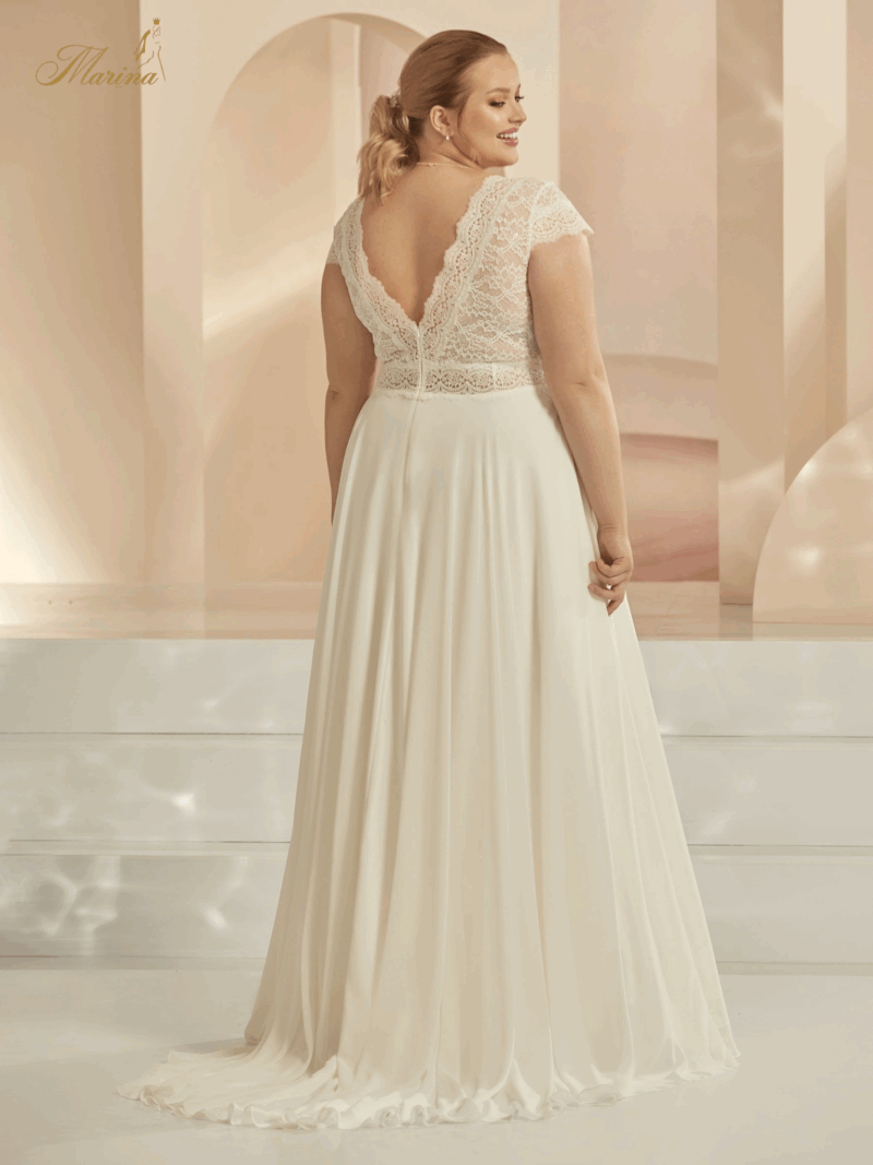 robe fluide, haut transparent avec dentelle et bas fluide, tissus crêpe.