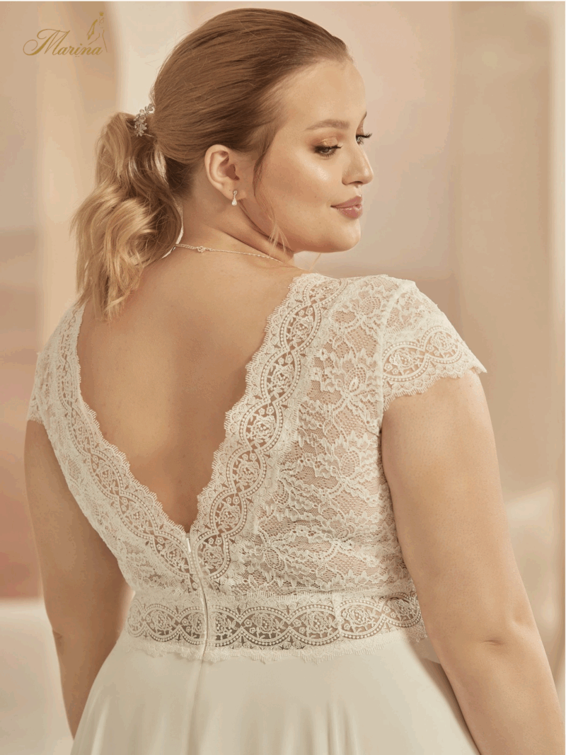 robe fluide, haut transparent avec dentelle et bas fluide, tissus crêpe.