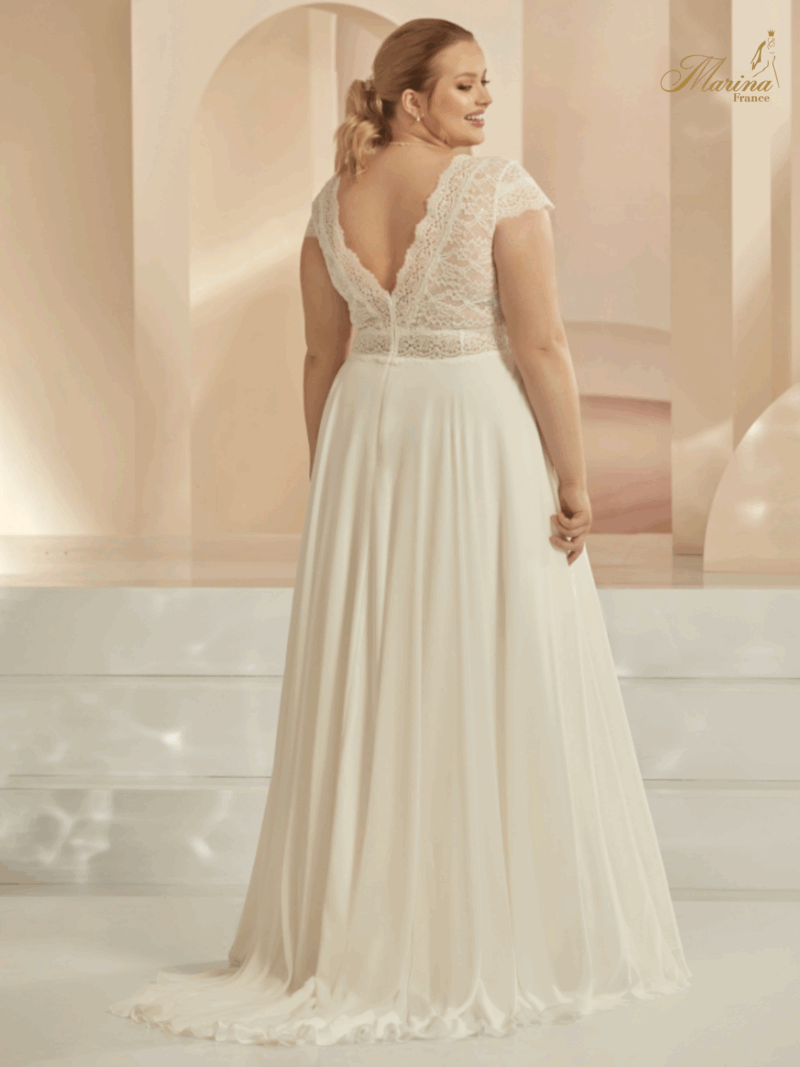 robe avec dentelle fluide, et bas en mousseline
