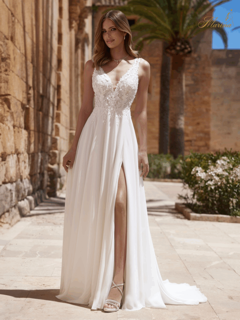 Robe fluide avec dentelle à fleurs, dos ouvert et bretelles fines avec fente.