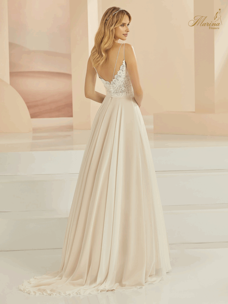 ROBE AVEC HAUT EN DENTELLE A FLERUS, BRETELLES EN FICELLE ET BAS EN TULLE