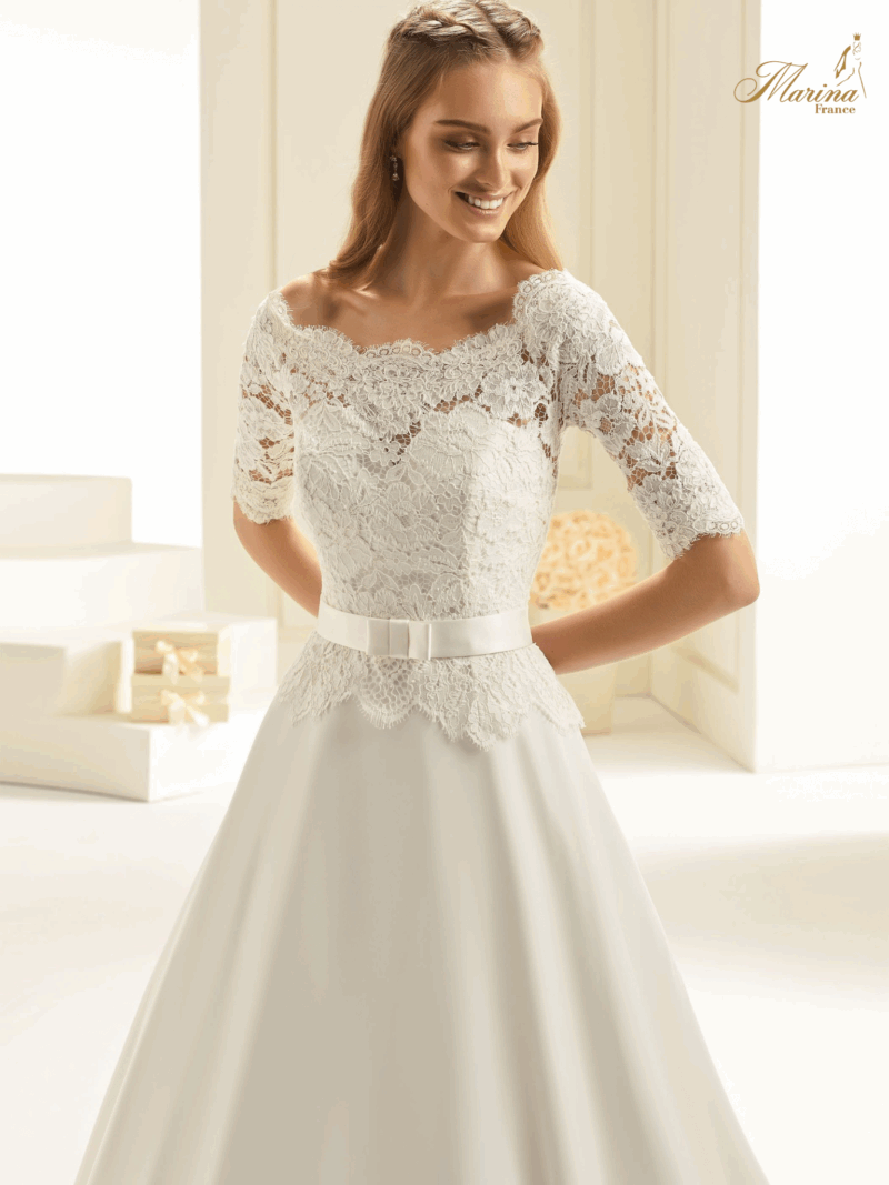 Robe princesse avec dentelle et noeud