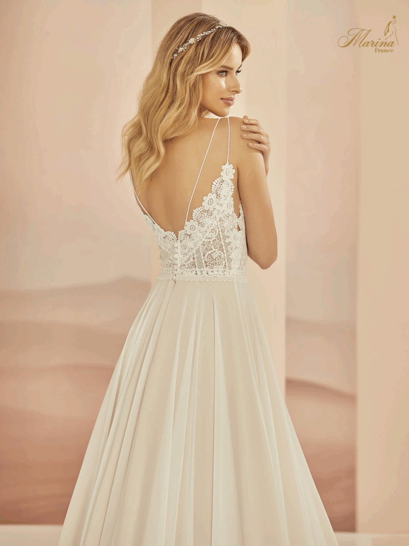 ROBE AVEC HAUT EN DENTELLE A FLERUS, BRETELLES EN FICELLE ET BAS EN TULLE