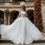 ROBE PRINCESSE AVEC TULLE ET BRETELLES FINES ET COL BATEAU
