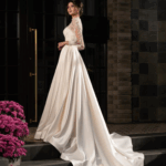 ROBE AVEC MANCHES TULLE TRANSPARENT AVEC DENTELLE ET BAS EN SATIN