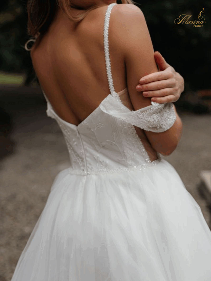 ROBE PRINCESSE AVEC TULLE ET BRETELLES FINES ET COL BATEAU