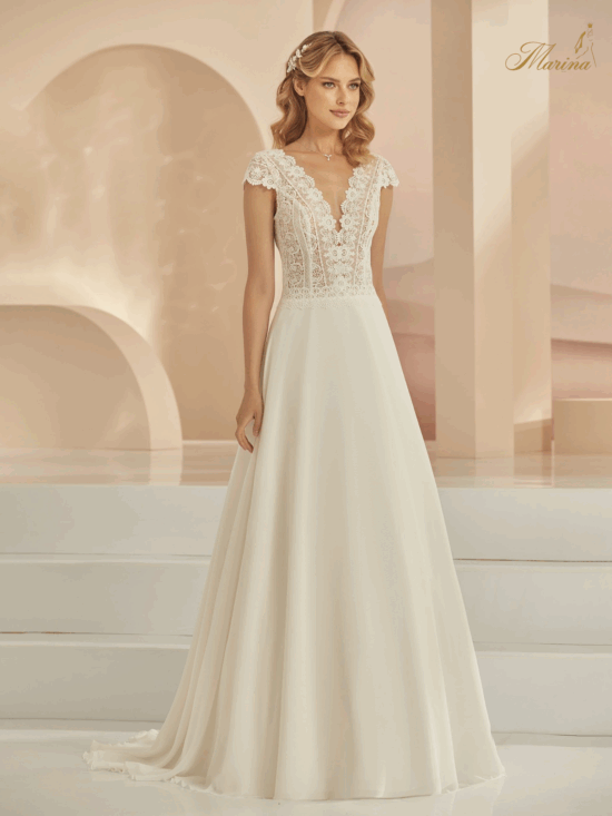ROBE BOHÈME AVEC DENTELLE ET BAS FLUIDE