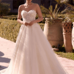 Robe princesse en bustier avec tulle et dentelle.