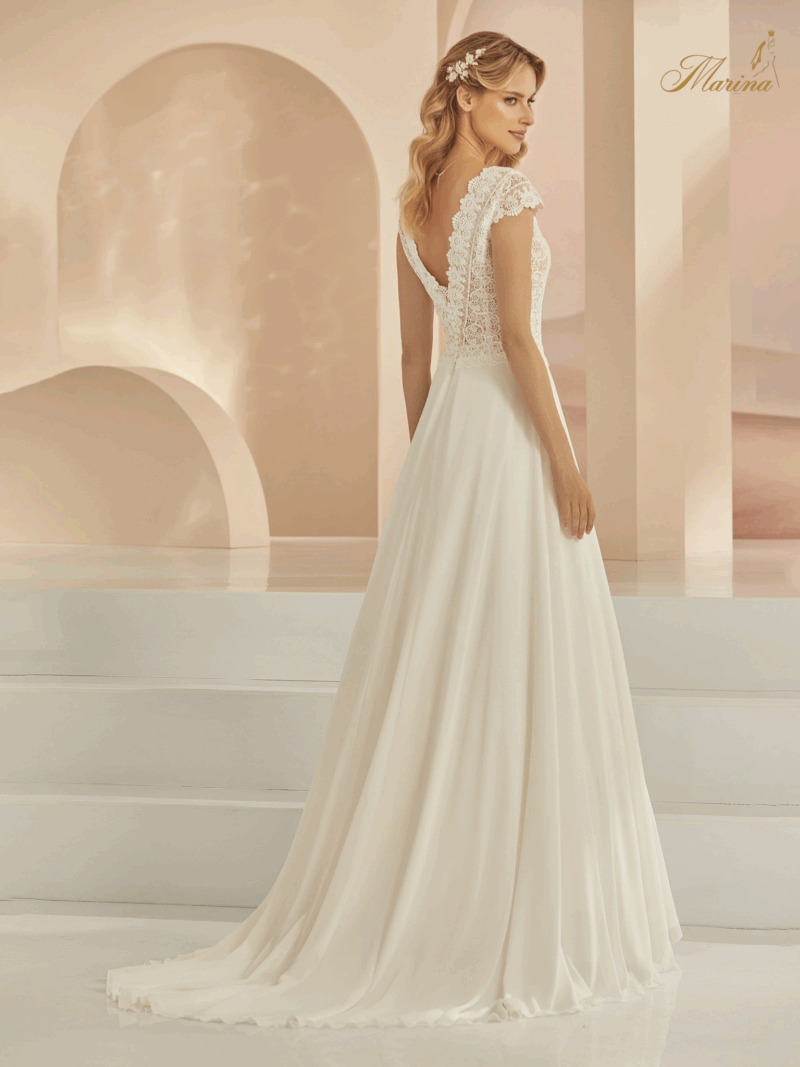 ROBE BOHÈME AVEC DENTELLE ET BAS FLUIDE