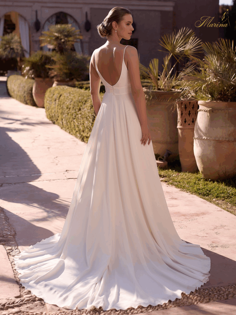 Robe simple avec bretelle fines.