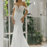 Robe sirène avec co bateau en dentelle.