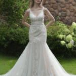 Robe sirène en tulle avec fleurs.