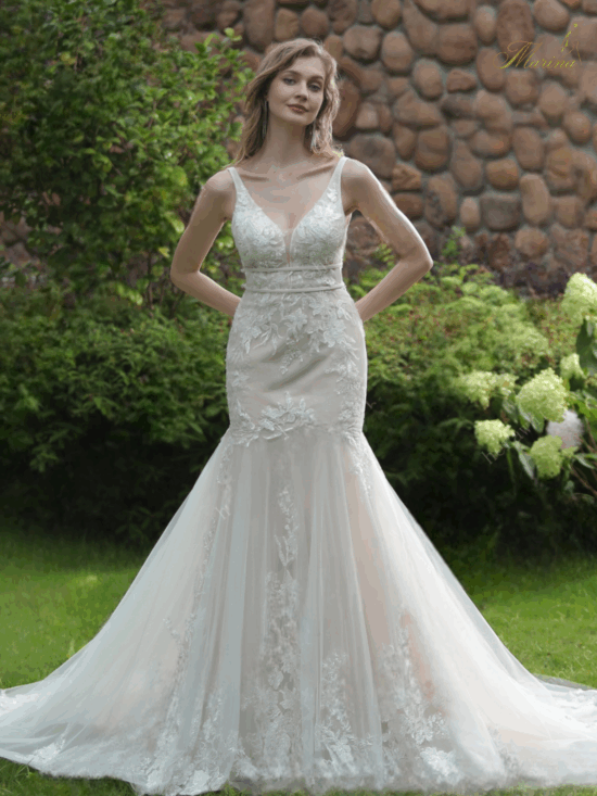 Robe sirène en tulle avec fleurs.