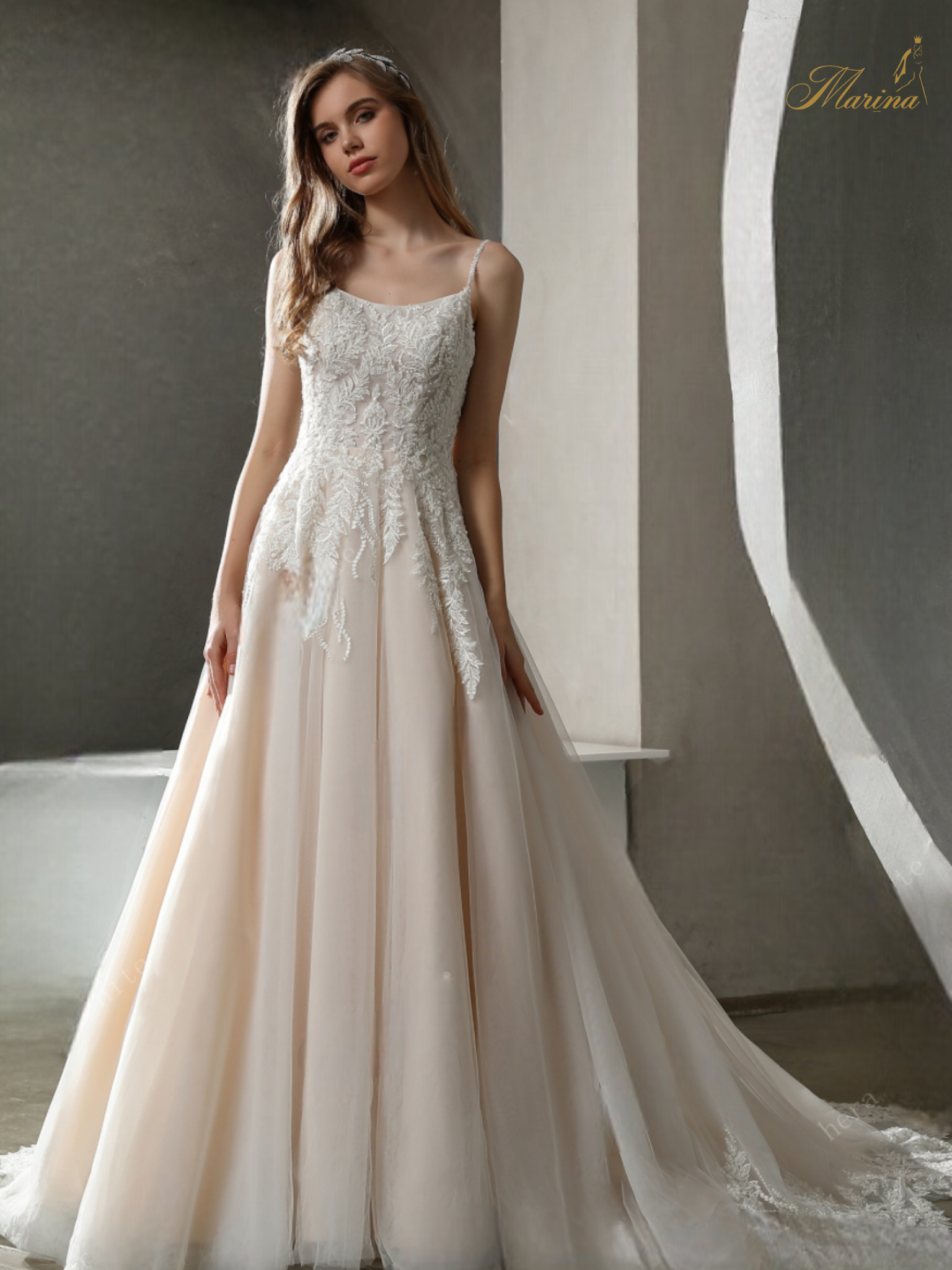 Robe princesse en tulle avec manches.