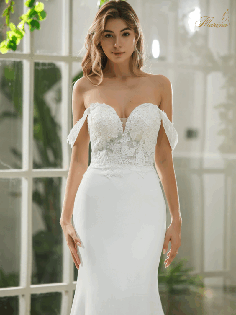 Robe sirène avec co bateau en dentelle.