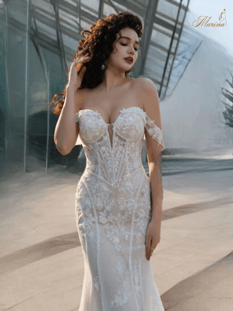 Robe sirène avec tulle et paillettes avec surjupe.