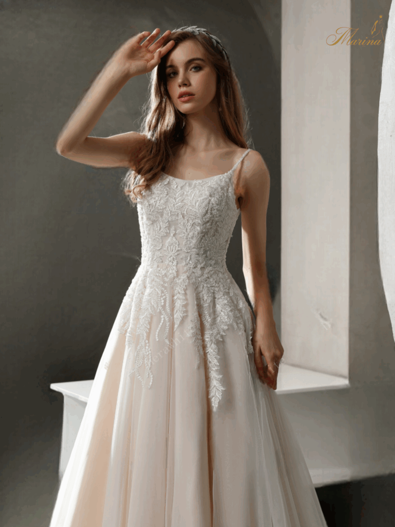 Robe princesse en tulle avec manches.