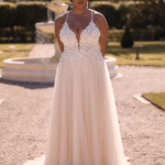 ROBE BRETELLES FINES AVEC DENTELLE ET BAS EN TULLE