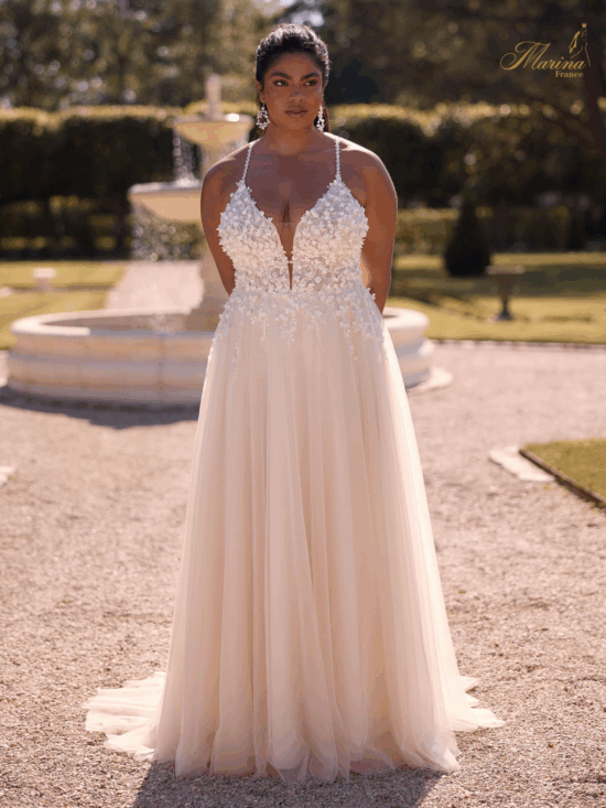 ROBE BRETELLES FINES AVEC DENTELLE ET BAS EN TULLE