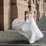 ROBE FLUIDE COL BATEAU MANCHES EN DENTELLES