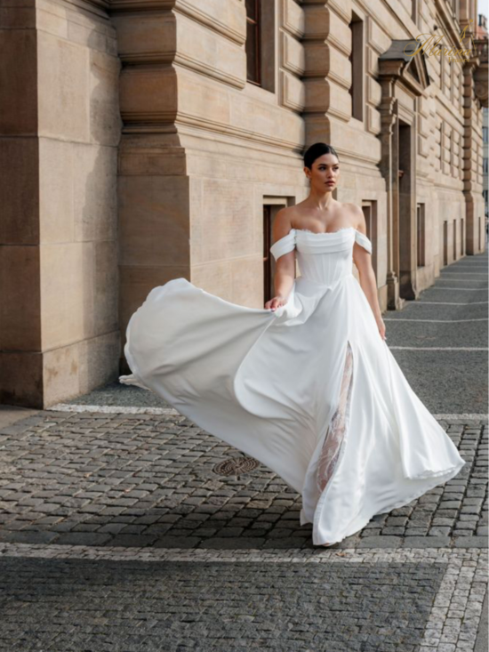 ROBE FLUIDE COL BATEAU MANCHES EN DENTELLES