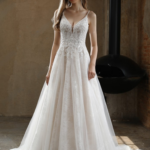 Robe princesse à bretelle fines avec Strasses.