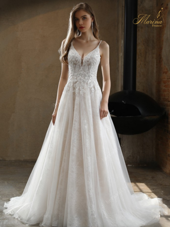 Robe princesse à bretelle fines avec Strasses.