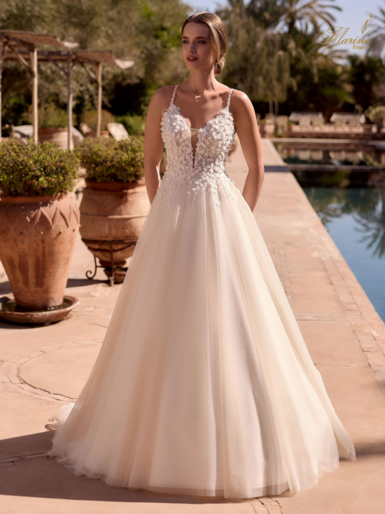 ROBE PRINCESSE DENTELLE AVEC BRETELLES FINES