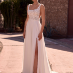 ROBE FLUIDE AVEC FENTE