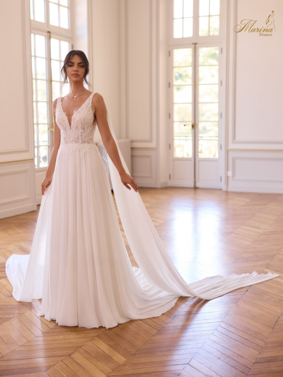 ROBE FLUIDE AVEC DENTELLE