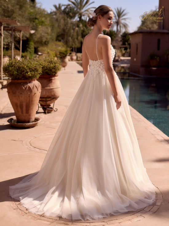 ROBE PRINCESSE DENTELLE AVEC BRETELLES FINES