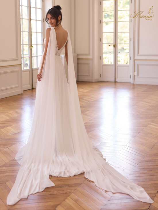 ROBE FLUIDE AVEC DENTELLE