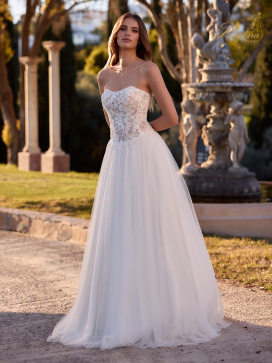 ROBE BUSTIER AVEC DENTELLE ET VAS EN TULLE