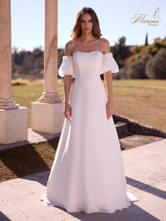ROBE BUSTIER AVEC MANCHES ET FLUIDE