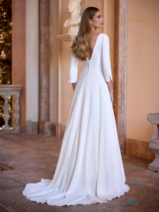 Robe prestige simple sans dentelle, fluide.