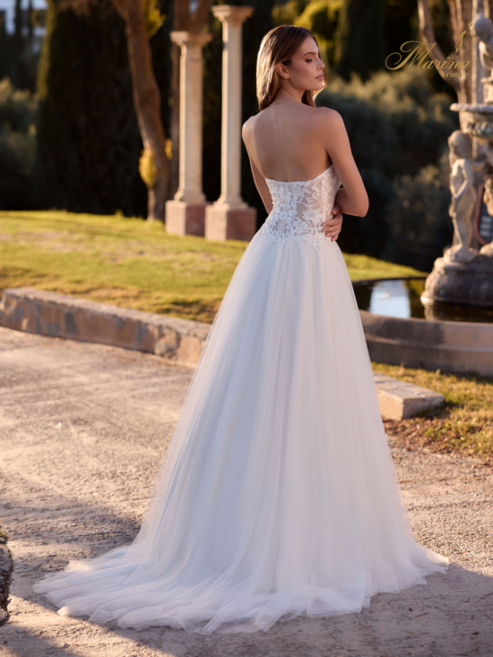 ROBE BUSTIER AVEC DENTELLE ET VAS EN TULLE